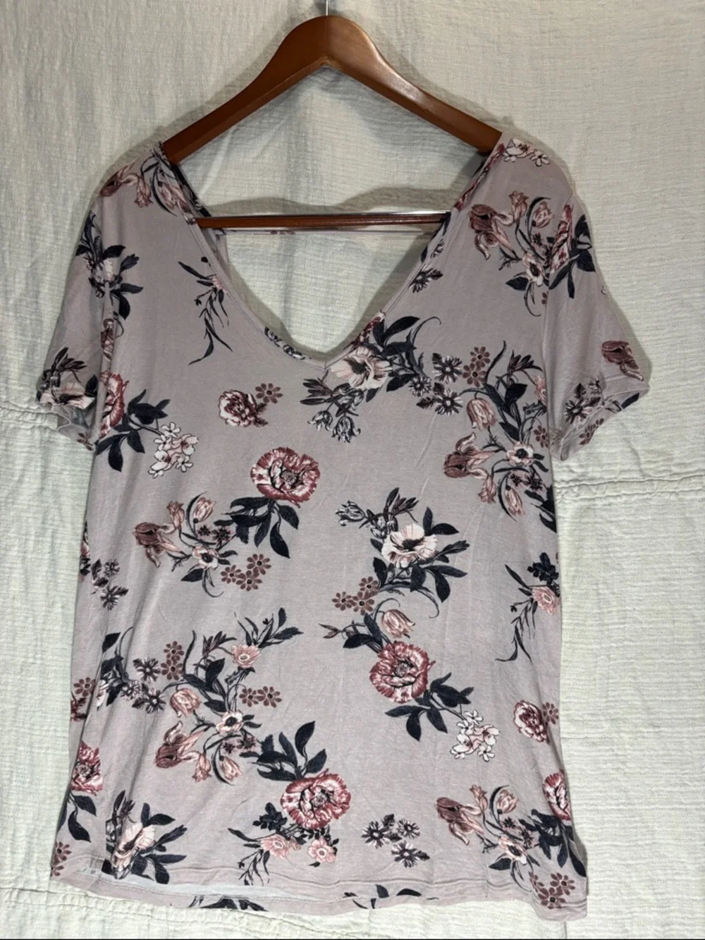 Daytrip Mauve Floral V-Neck Short Sleeve Tee